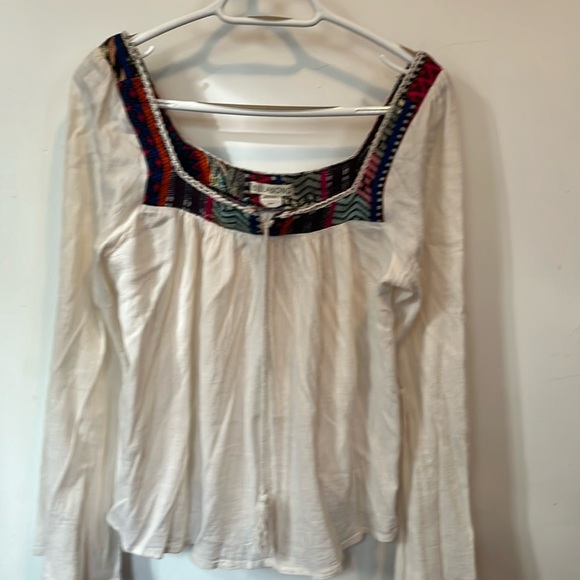 Cute crop blouse. - Picture 1 of 3